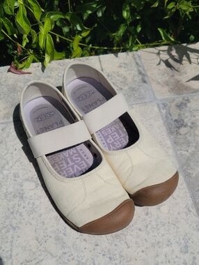 KEEN Cream Canvas Mary Jane Flats with Brown Speckled Toe 9.5